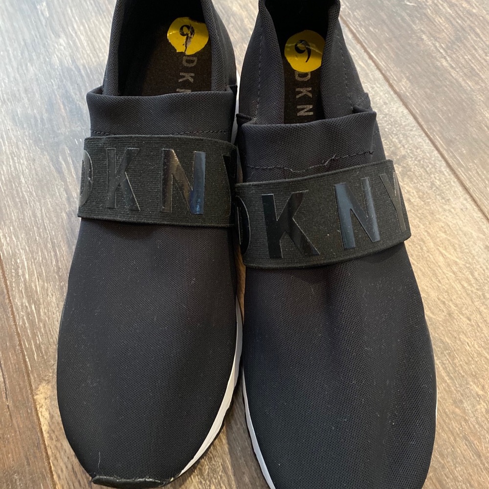 Dkny slip on sneaker